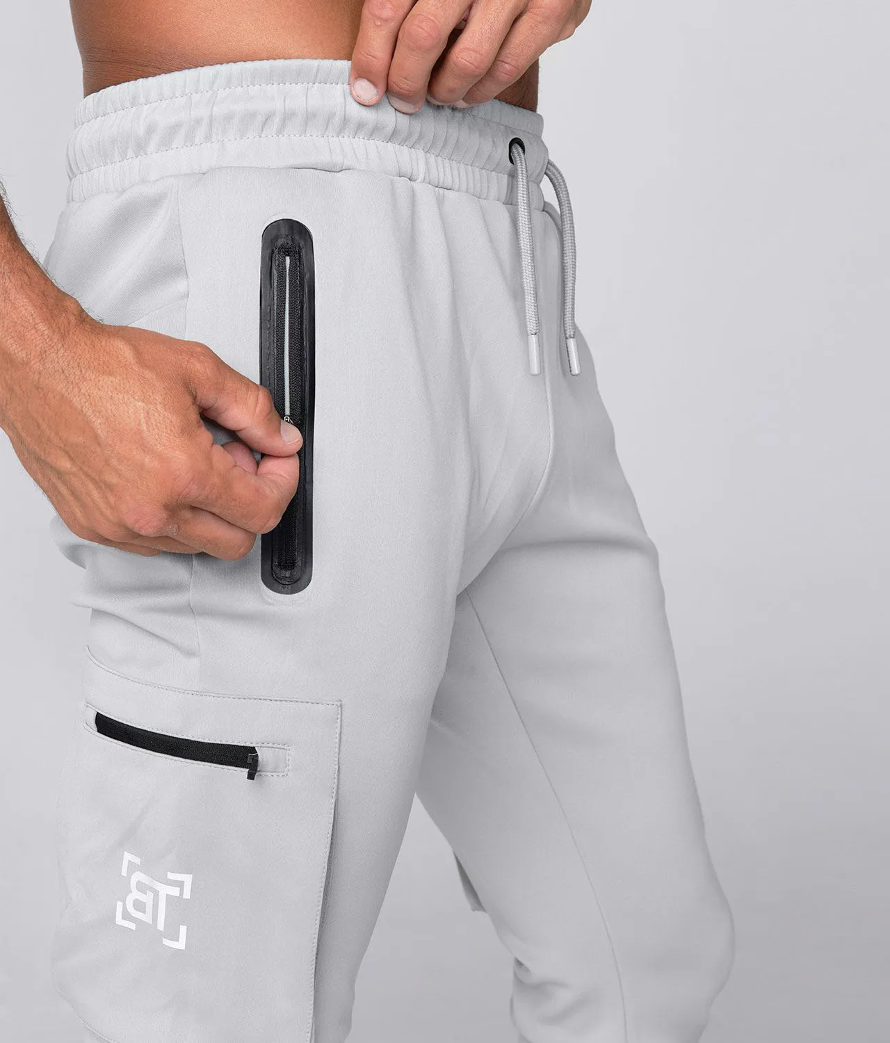 8700 . Momentum Regular-Fit Jogger - Grey